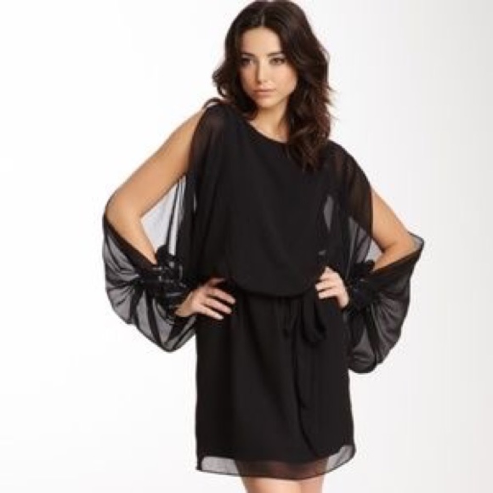 Romeo + Juliet Embellished Split Sleeve, small